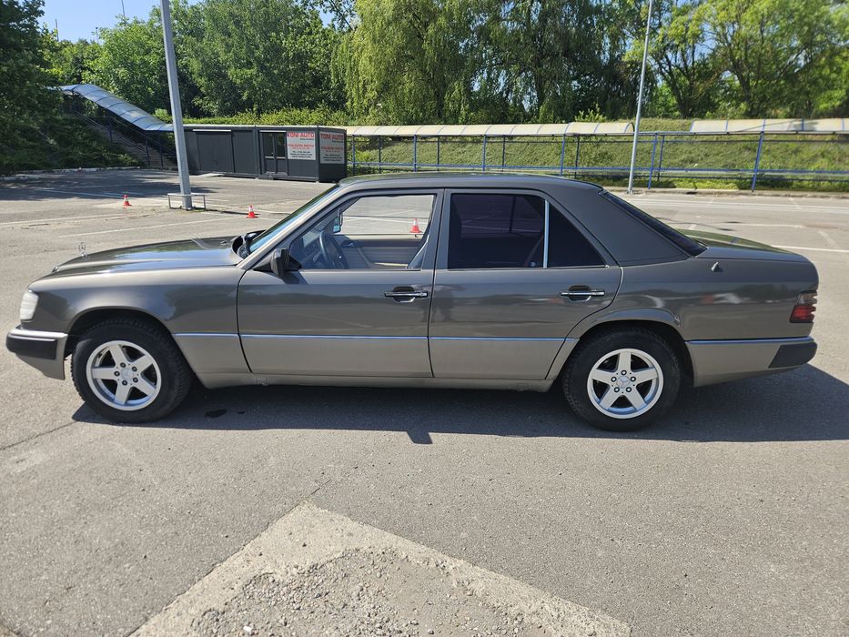 MERCEDES-BENZ E-Class 1992 — imagine 2