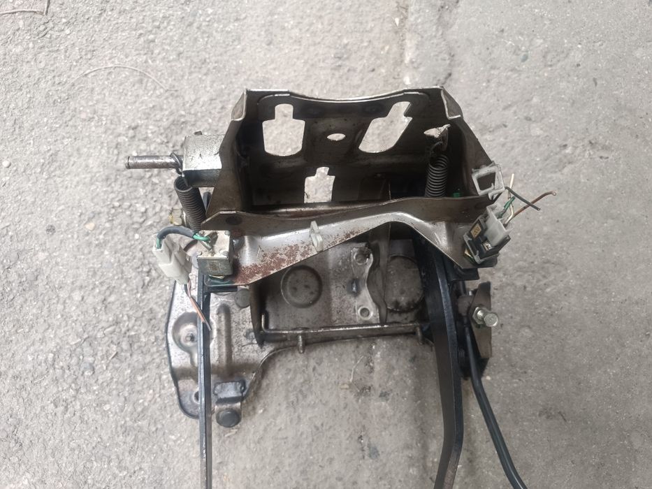 Педальный узел Mazda 323 BF