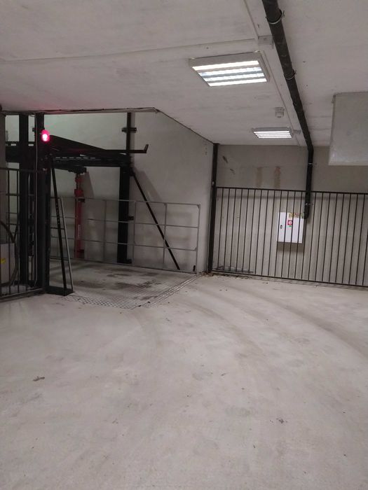 Подземно паркомясто под наем , гр. Варна ,в района на  л.к. Тракия
