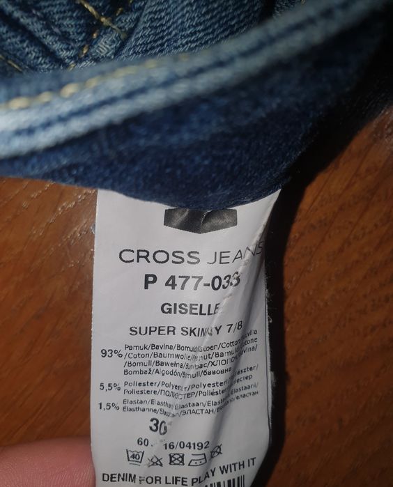 Vând blugi Cross Jeans