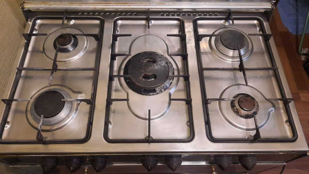 Продам газ плиту 5 конфорок Б/У