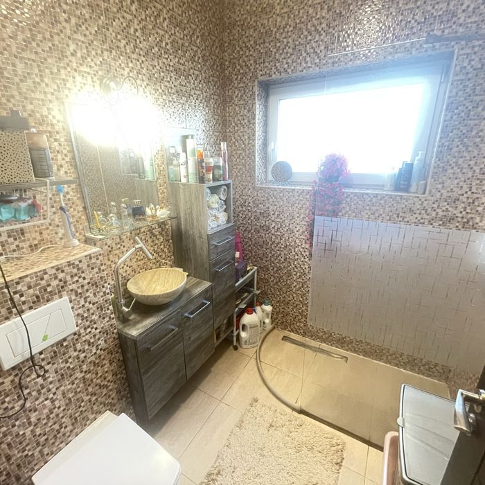 Apartament 3 camere cu gradina.
