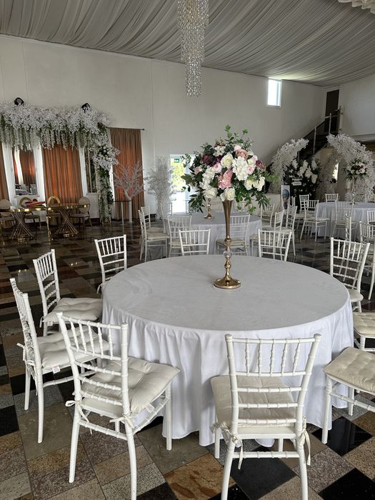 Vand scaune Chiavari Super pret