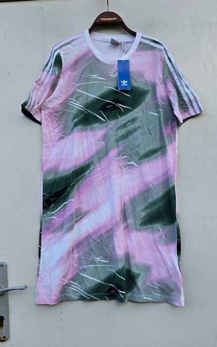 Adidas оригинална дамска рокля нова Л размер