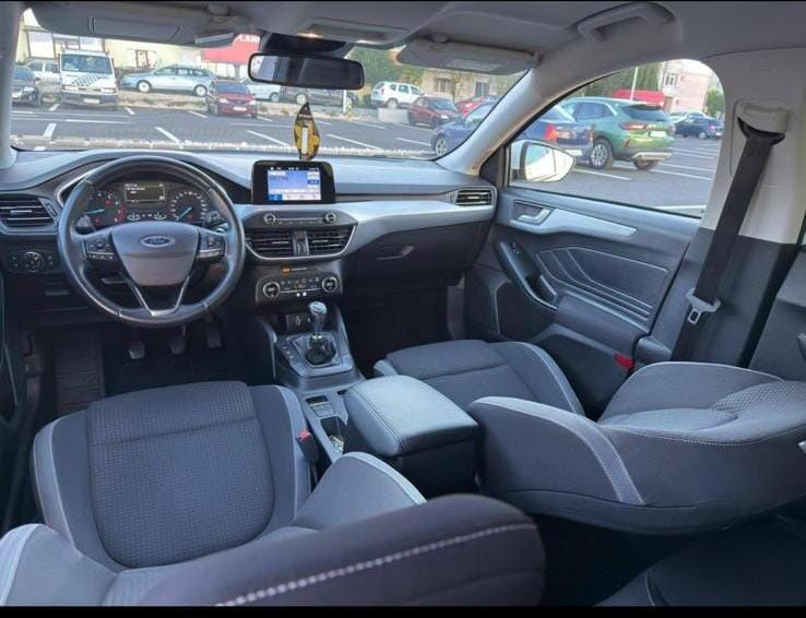 Vând Ford Focus 1.0 model 2019
