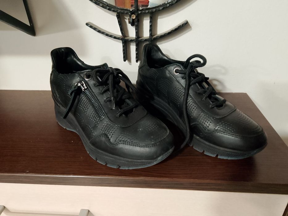 Продавам дамски обувки