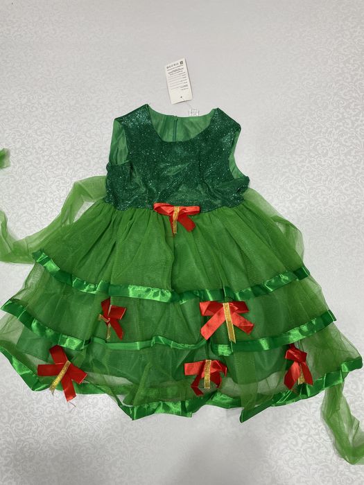 Продам платья для девочек. Новогодние костюмы.