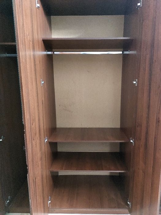 Спальный гарнитур,телевизор