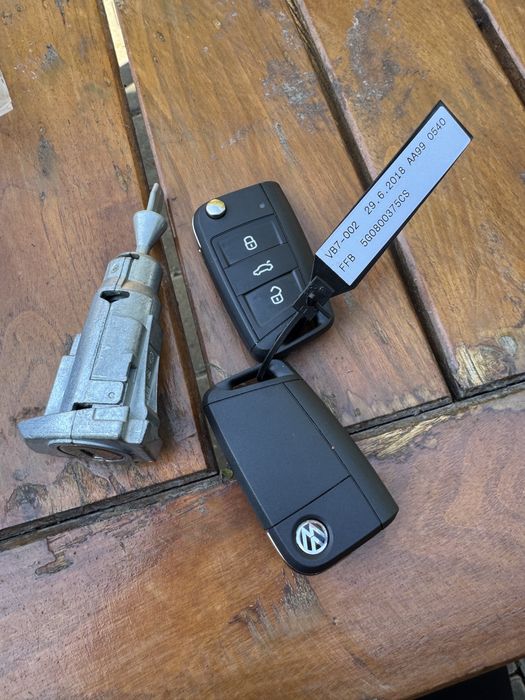 Set inchidere chei butuc passat b8 golf Vw 5G0 800 375 CS