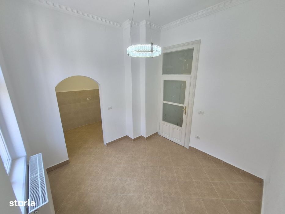 Birou de inchiriat-Piata Sinaia-3 Camere-86MP-Etaj 1-Centrala-800 Euro