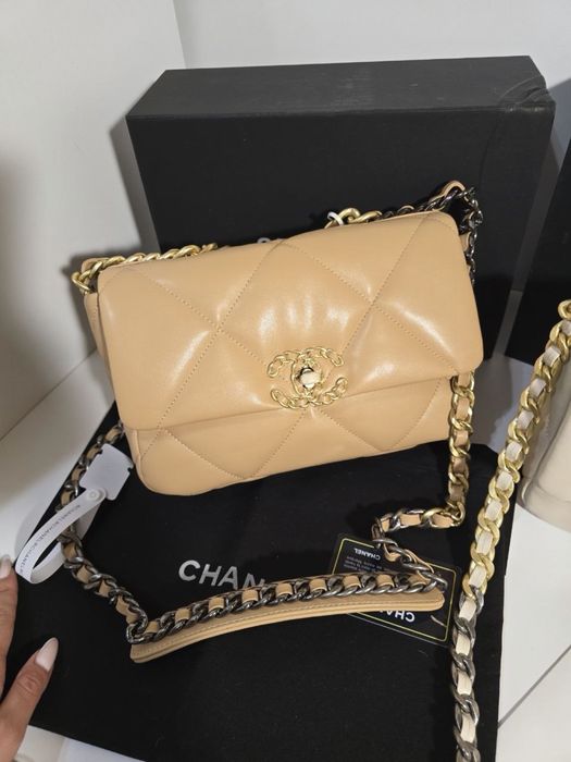 Дамска чанта Chanel 19 flap bag