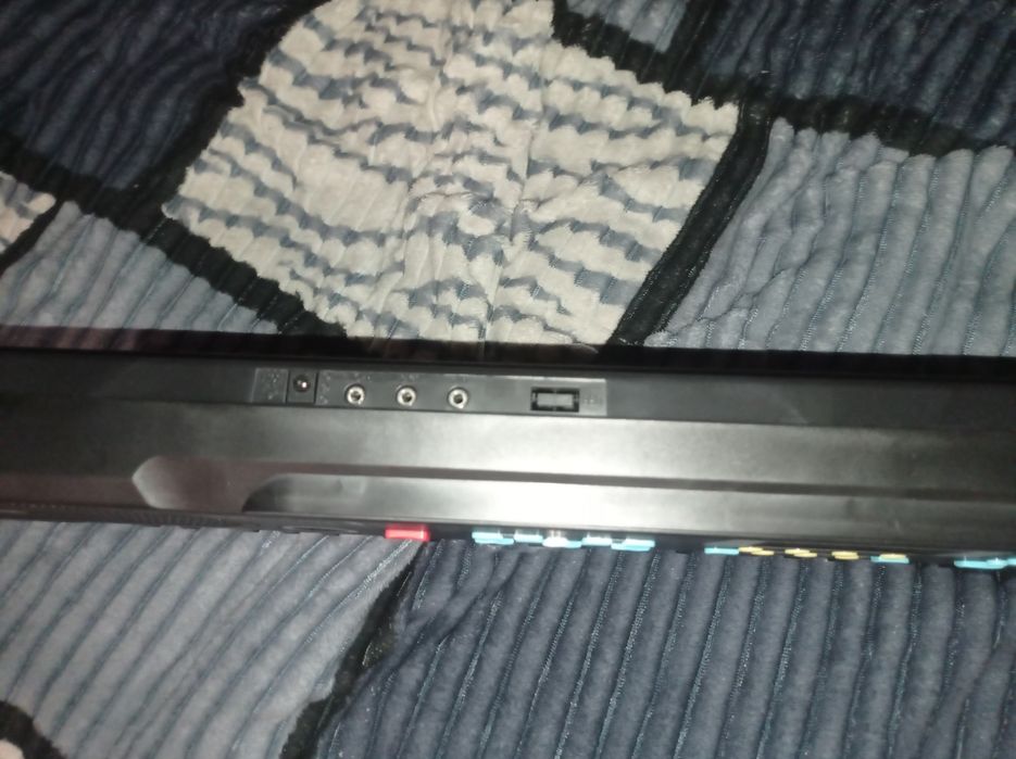 Продам синтезатор 24.000