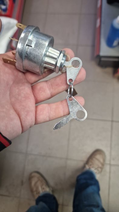 Contact cu cheie tractor fiat 312 315 fiat 411.415 preț 165 lei se poa