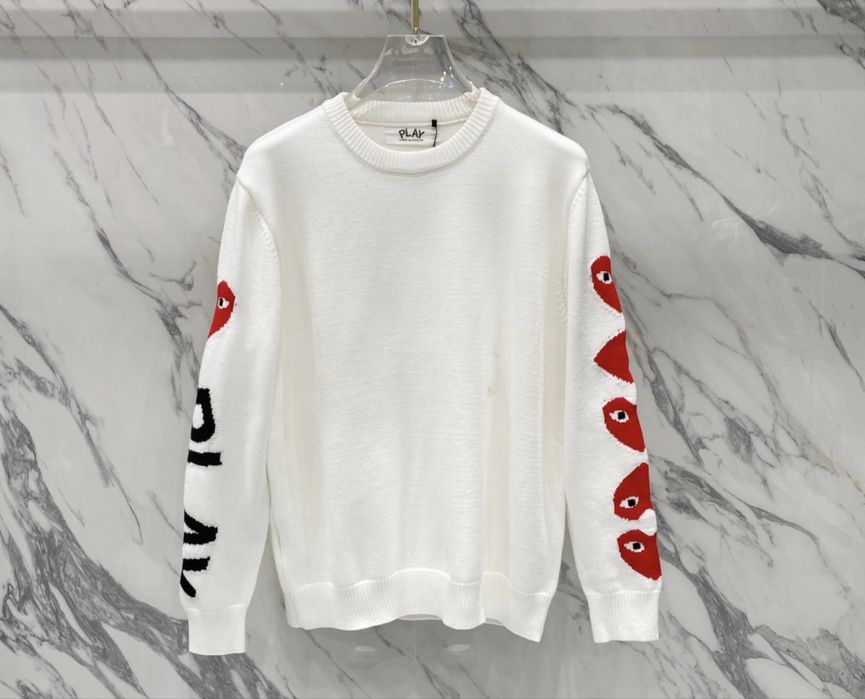 Свитер бренда Comme des Garcon PLAY