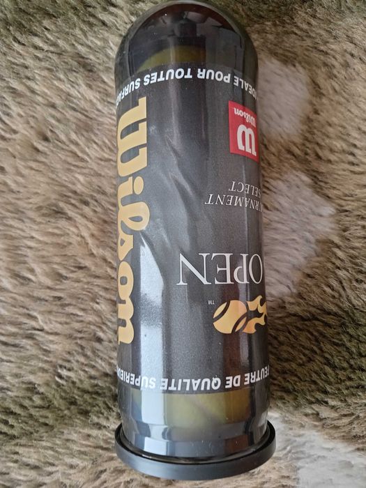 Спортивная теннисная ракетка и комплект