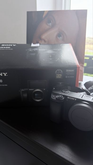 Vând kit Sony A6400 – (body in garanție)