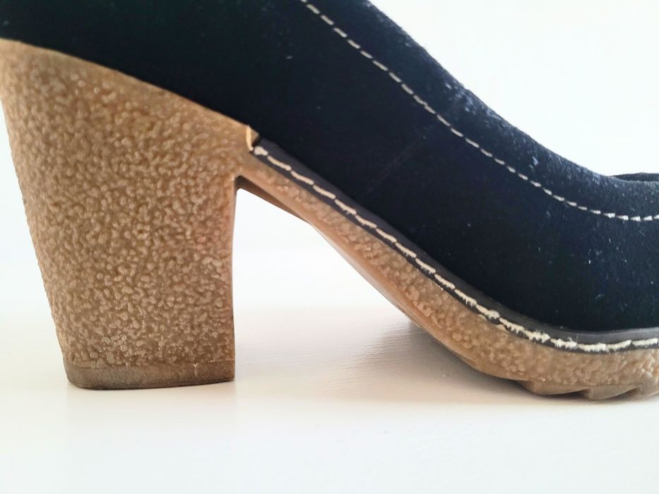 Pantofi negri, din piele intoarsa, cu platforma