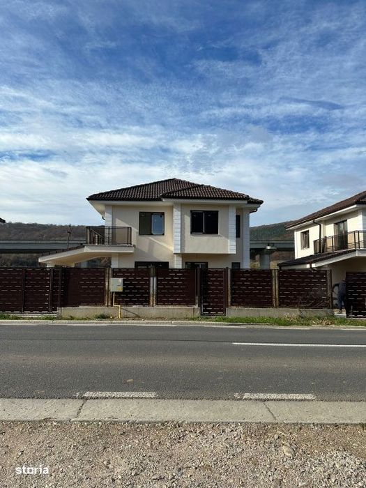 Casa individuala, 120 MP utili, 400 MP teren, garaj, Luna de Sus