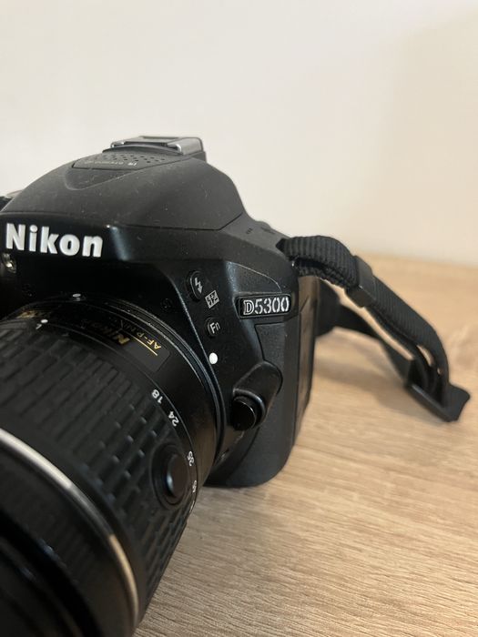 Nikon D5300 с китов обектив + чантичка