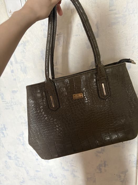 Продам женскую сумку  кожаную