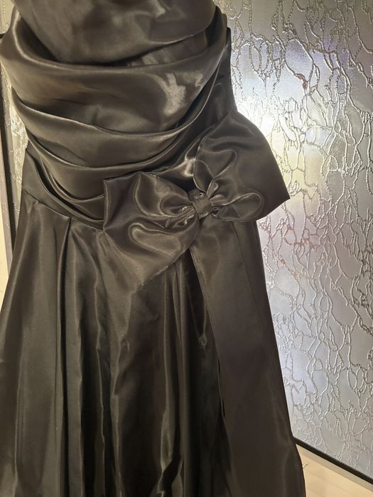 Официална роклия