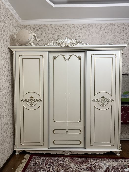Спални мебел сотилади