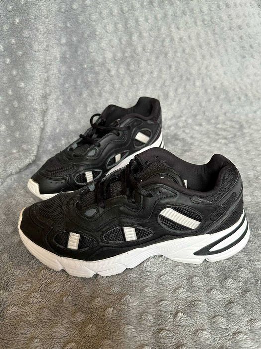 Adidas Astir SN W | Black | Size 39 1/3 | Very Good Condition