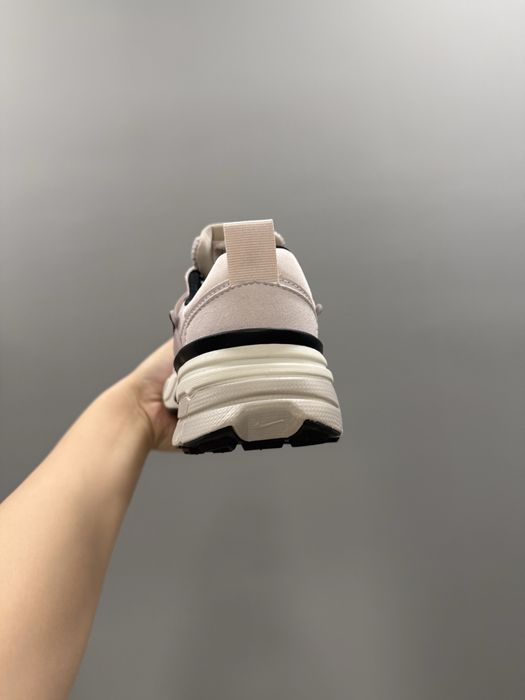 NIKE W V2K Run Platinum violet/Chrome-LIGHT BONE-BLACK