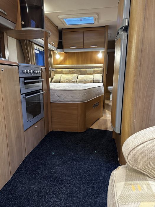 De vânzare – ACE Supreme Twinstar | An 2008 | 4 locuri | Twin Axle | 7,95 m