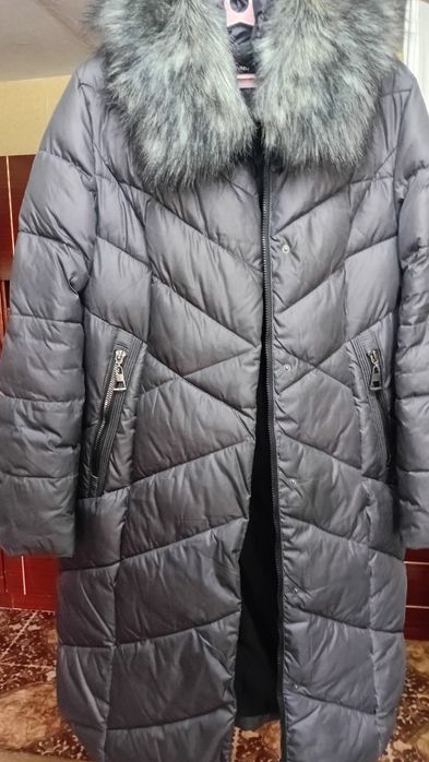 Продам пуховик.8т.