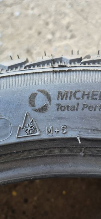 4 anvelope iarna Michelin,235/45/19.Pretul este pe bucata.