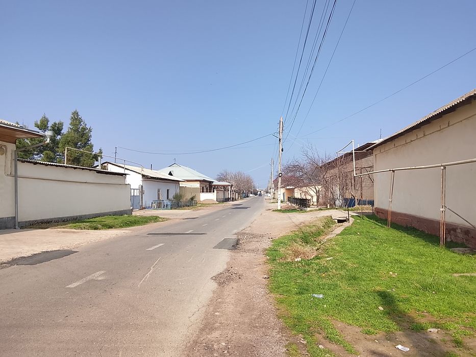 1.5 sotix 3 xonali uy sotiladi