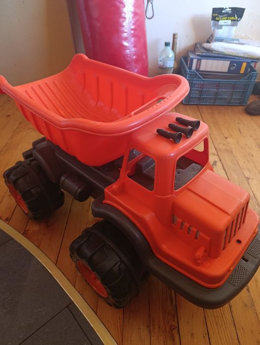 Самосвал за деца