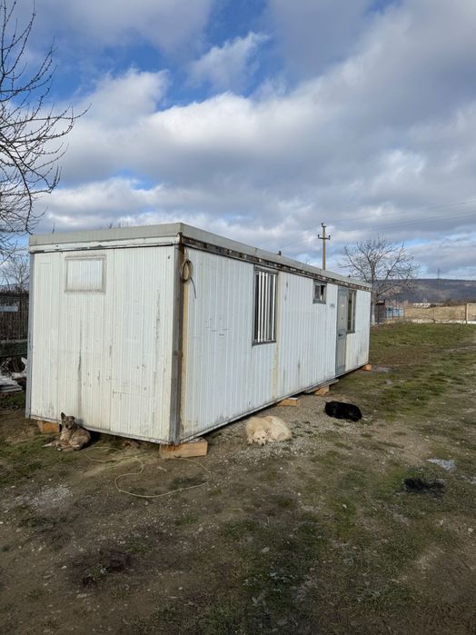 Container de 10mx 2,40 cu baie încălzire și electricitate