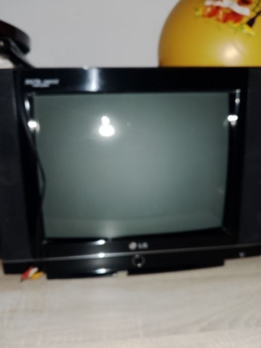 Телевизор рабочий хорошом состояние продам срочно
