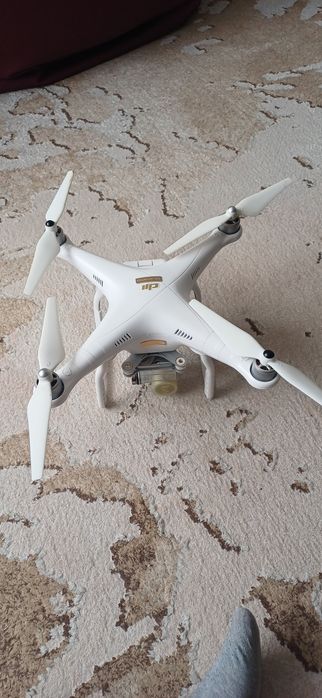 Продам DJI Phantom 3 SE в хорошем состоянии.