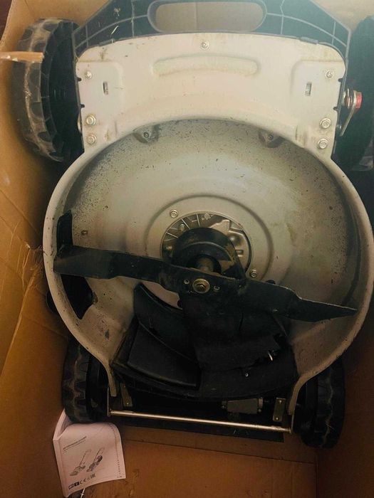 Mașină de tuns iarba AL-KO 113796 pe benzină și autopropulsie, 2400 W