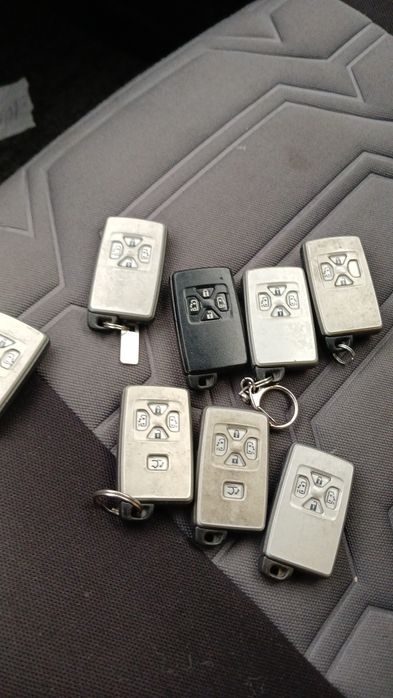 Тойота ключ естима