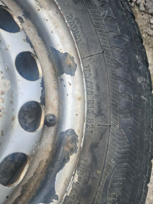 O roată de remorcuta auto