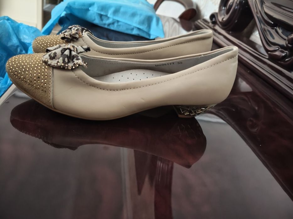 Продам подростковые туфли