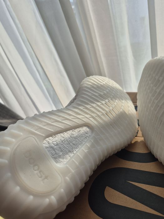 Yeezy Boost 350 V2