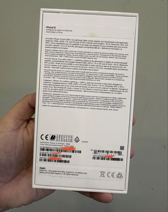 Cutie neagră pentru iPhone 13, potrivită pentru revânzare.