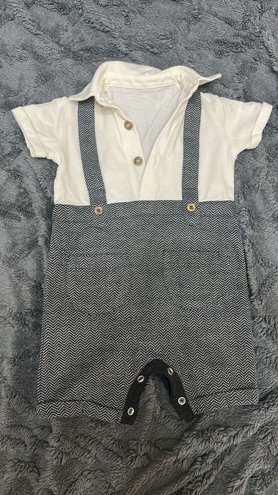 Продам детский костюмчик