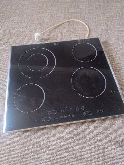Vând plită electrică  Whirlpool