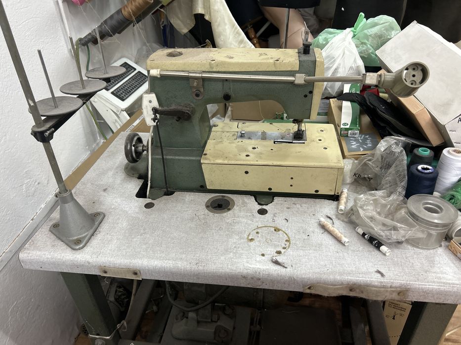Masina  de cusut Uberdek industriala- vanzare sau schimb