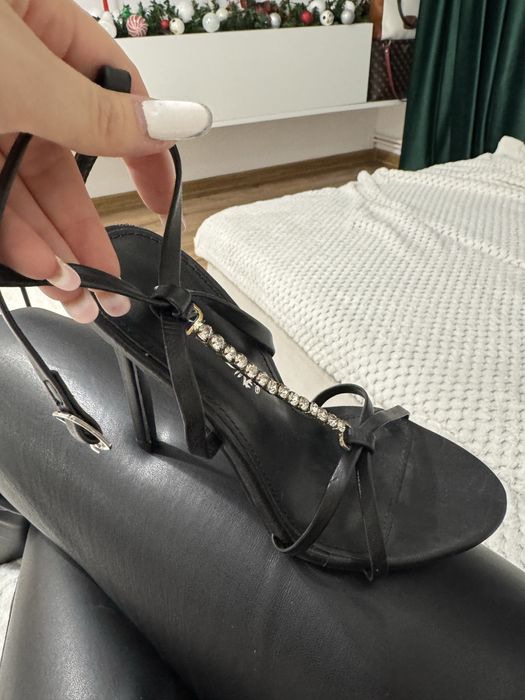 Sandale elegante cu pietre