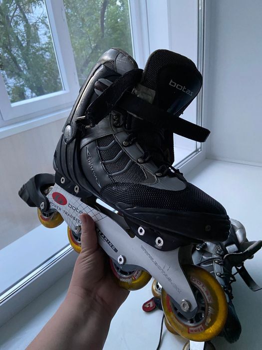 Взрослые роликовые коньки