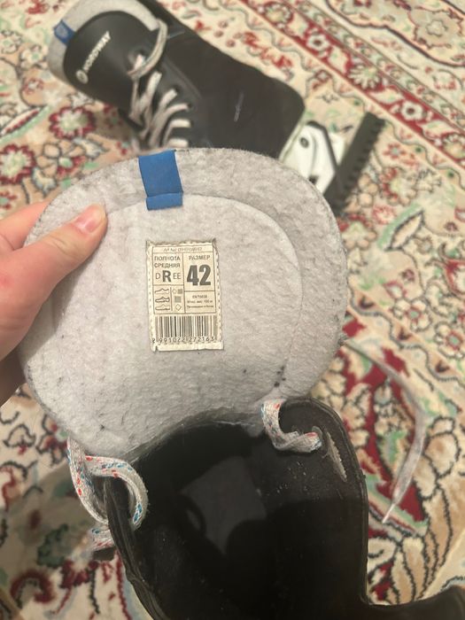 Коньки черные 42 размер