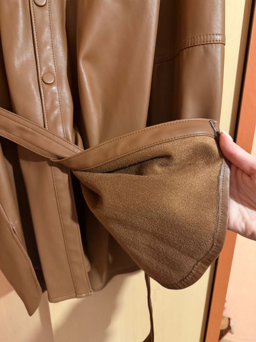 кафява риза от еко кожа Zara