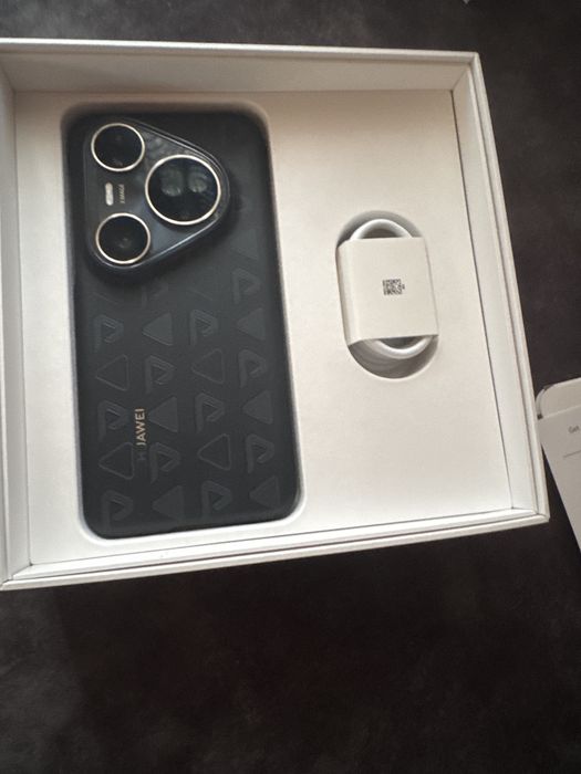 Продавам часовник и телефон на Huawei